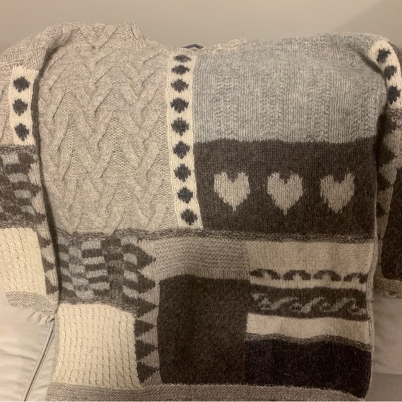 Weekend Edition sweater - Picture 3 of 6